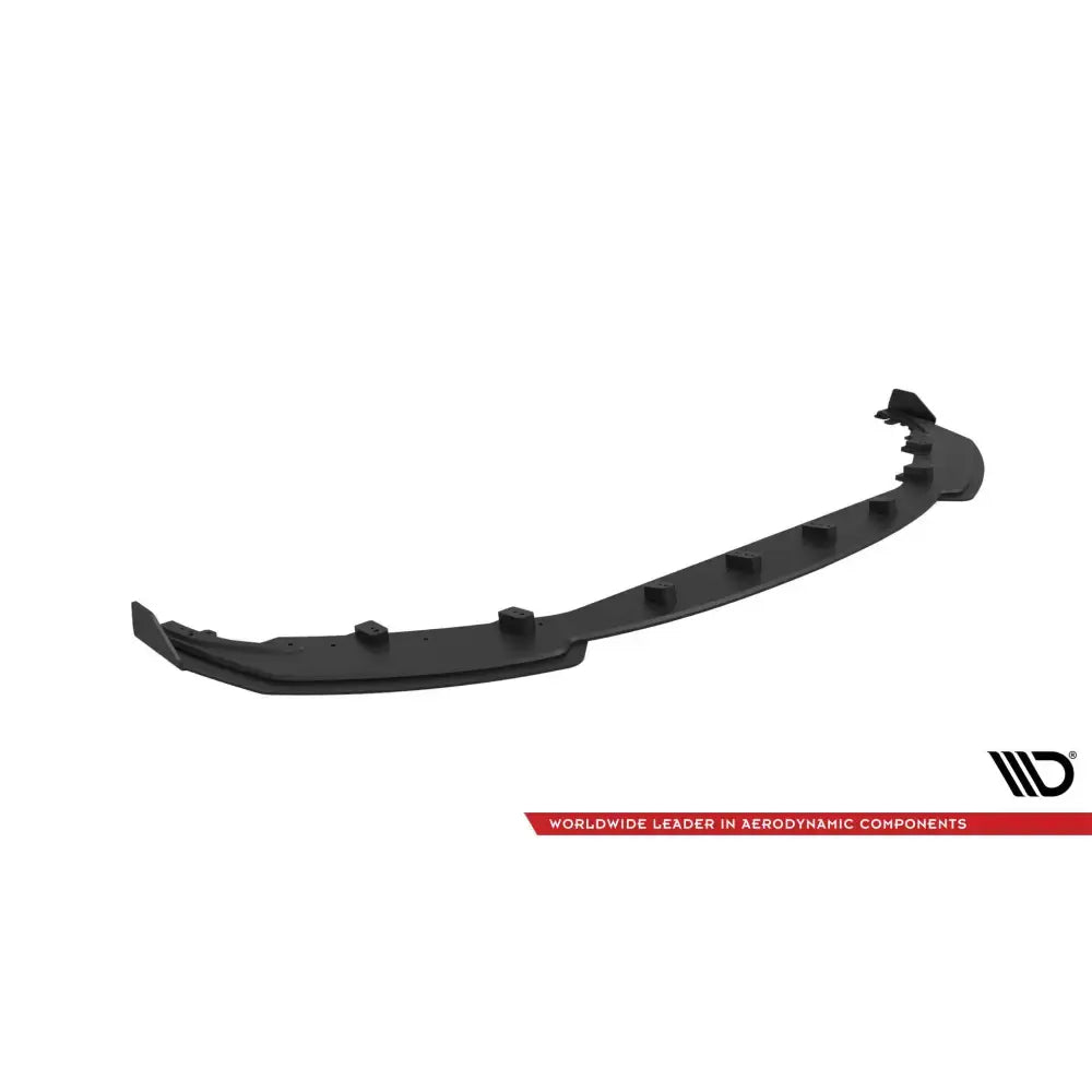 Frontspoiler BMW M2 G87 Street Pro V.1 sett skrått ovenfra med flaps og festeanordninger på hvit bakgrunn.