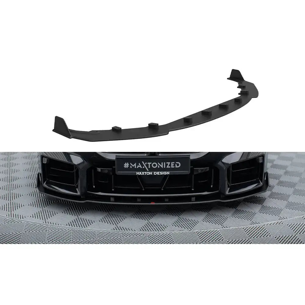 Frontspoiler BMW M2 G87 Street Pro V.2 i matt svart plast med markerte vinger, montert på bilfront.