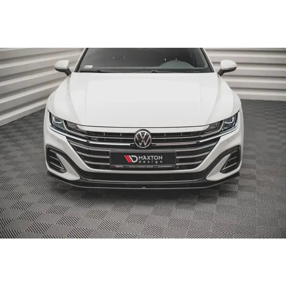 Frontspoiler Street Pro på Volkswagen Arteon R-Line Facelift med kromdetaljer og skarpe LED-lykter.