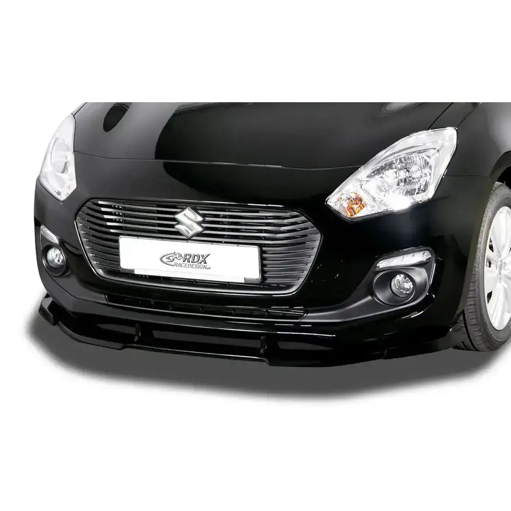 Frontspoiler Suzuki Swift RZ/AZ 17- med sorte detaljer, grill, frontlys og krom fra lav frontvinkel.