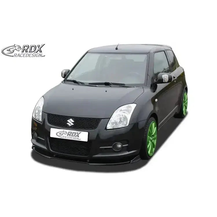 Frontleppe på Suzuki Swift Sport 05-10 med grønne felger og lav spoiler, hvit bakgrunn, RDX-logo.