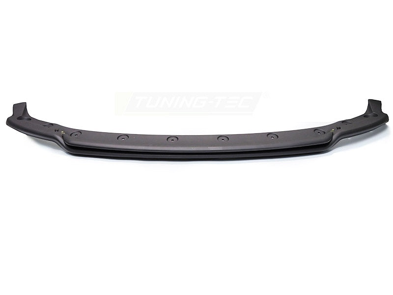 Tesla Model 3 med sport style frontspoiler sett i perspektiv