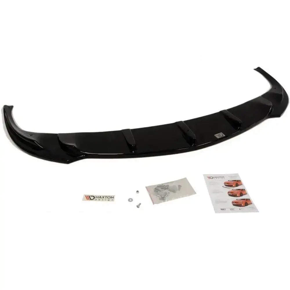 Front lip til Alfa Romeo 159 V.1 sett ovenfra med aerodynamiske finner, monteringsutstyr og instruksjoner.