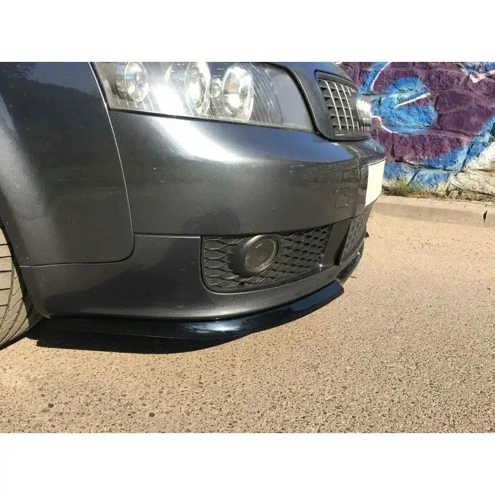 Spoiler Audi A4 S-Line B6 V.1 nærbilde av mørk grå front med sort leppe og støtfanger.
