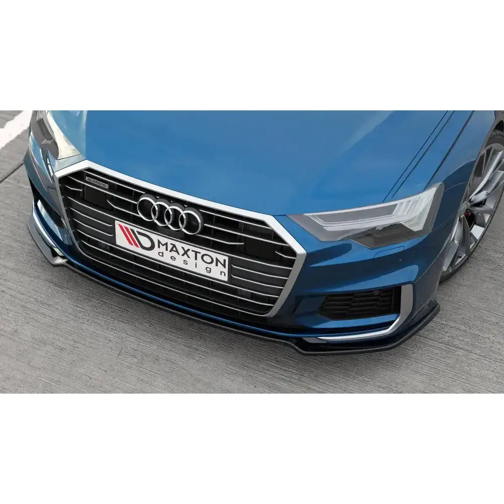 Front splitter Audi A6 S-Line C8 svart med sølvkantet grill, sett skrått ovenfra, Maxton Design-logo synlig.