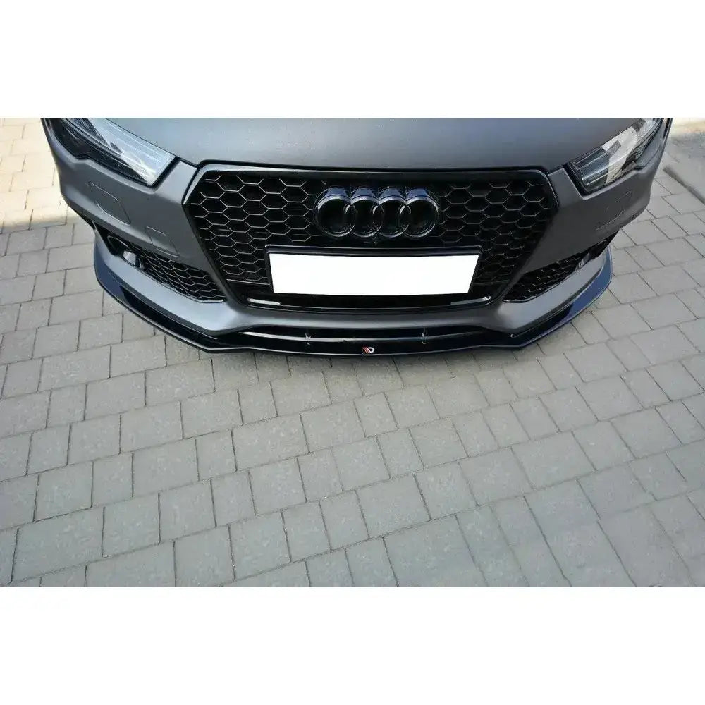 Front lip Audi RS7 Facelift V.1 i sort plast montert under støtfanger, sett ovenfra.