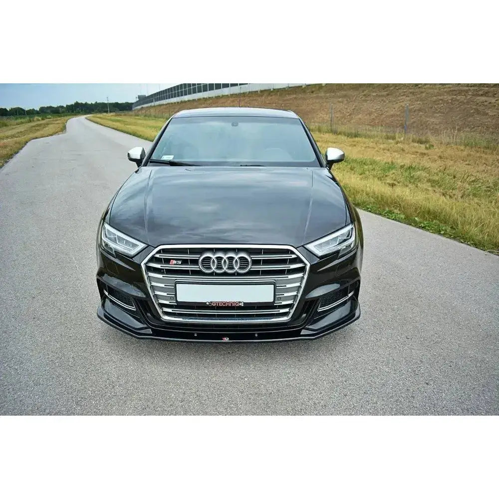 Front splitter på Audi S3/A3 S-Line 8V FL V.1, svart bil forfra med krom grill og markert frontspoiler.