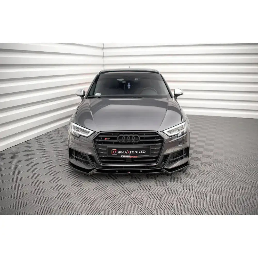 Frontspoiler på Audi S3 Sportback 8V Facelift sett forfra med svart grill og markerte luftinntak.