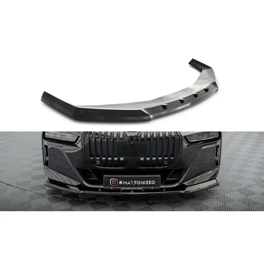 Frontspoiler BMW 7 G70 V.1 M-Pack, sort plast med markant vinkel, vist montert og som enkeltprodukt.