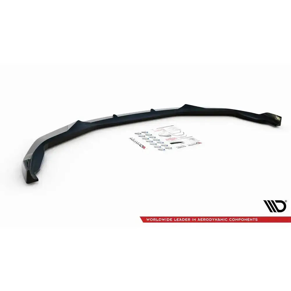 Frontspoiler BMW M5 F90 Facelift, sort plast med monteringsutstyr og instruksjoner på hvit bakgrunn.