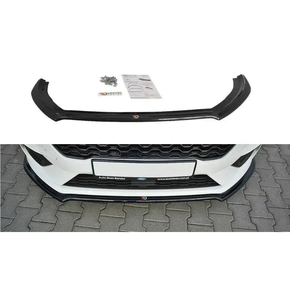 Frontspoiler til Ford Fiesta Mk8 St/ St-Line V.1 med monteringsutstyr og montert på hvit bil.