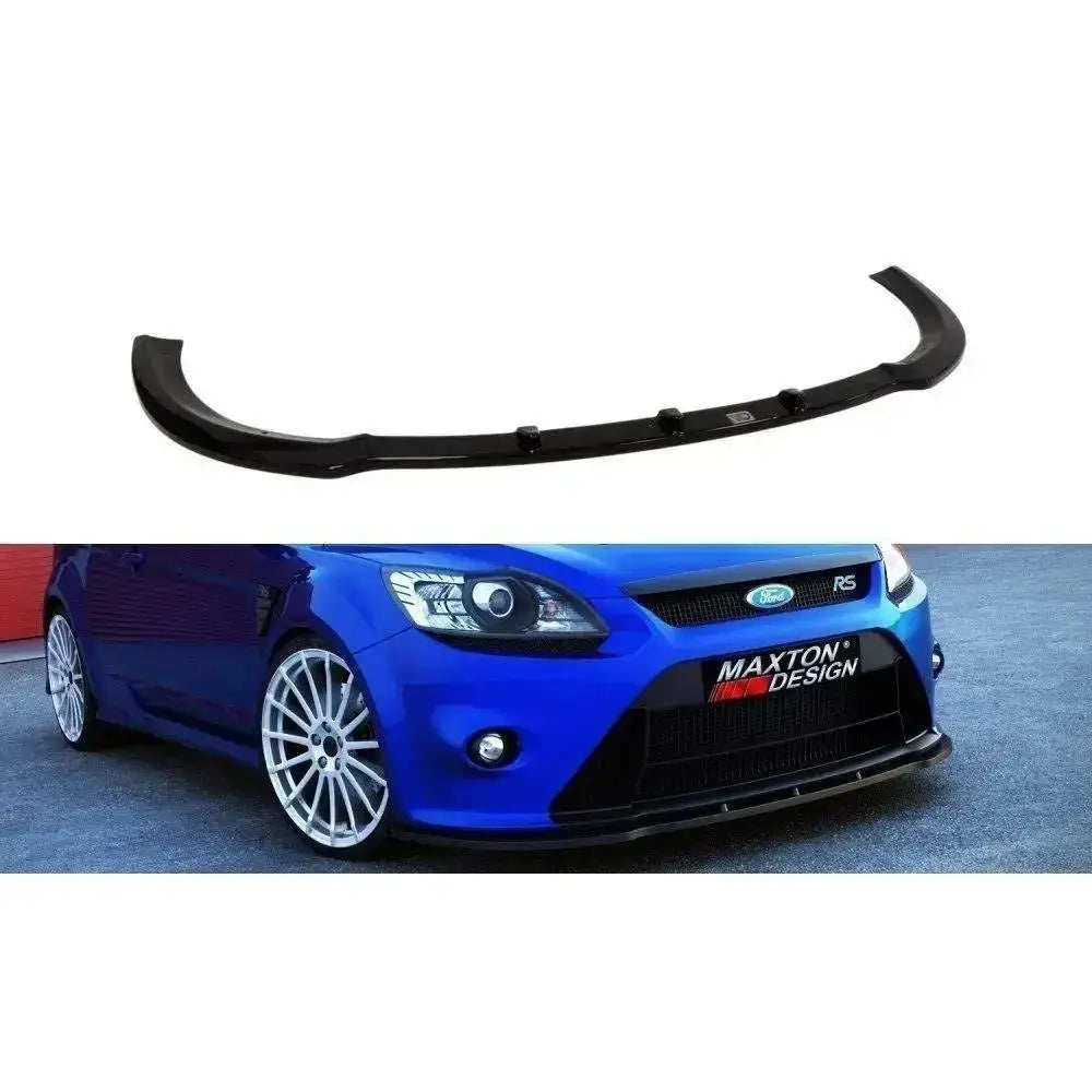 Frontspoiler til Ford Focus Mk2 RS V.2 sett forfra, montert på blå bil under støtfangeren.