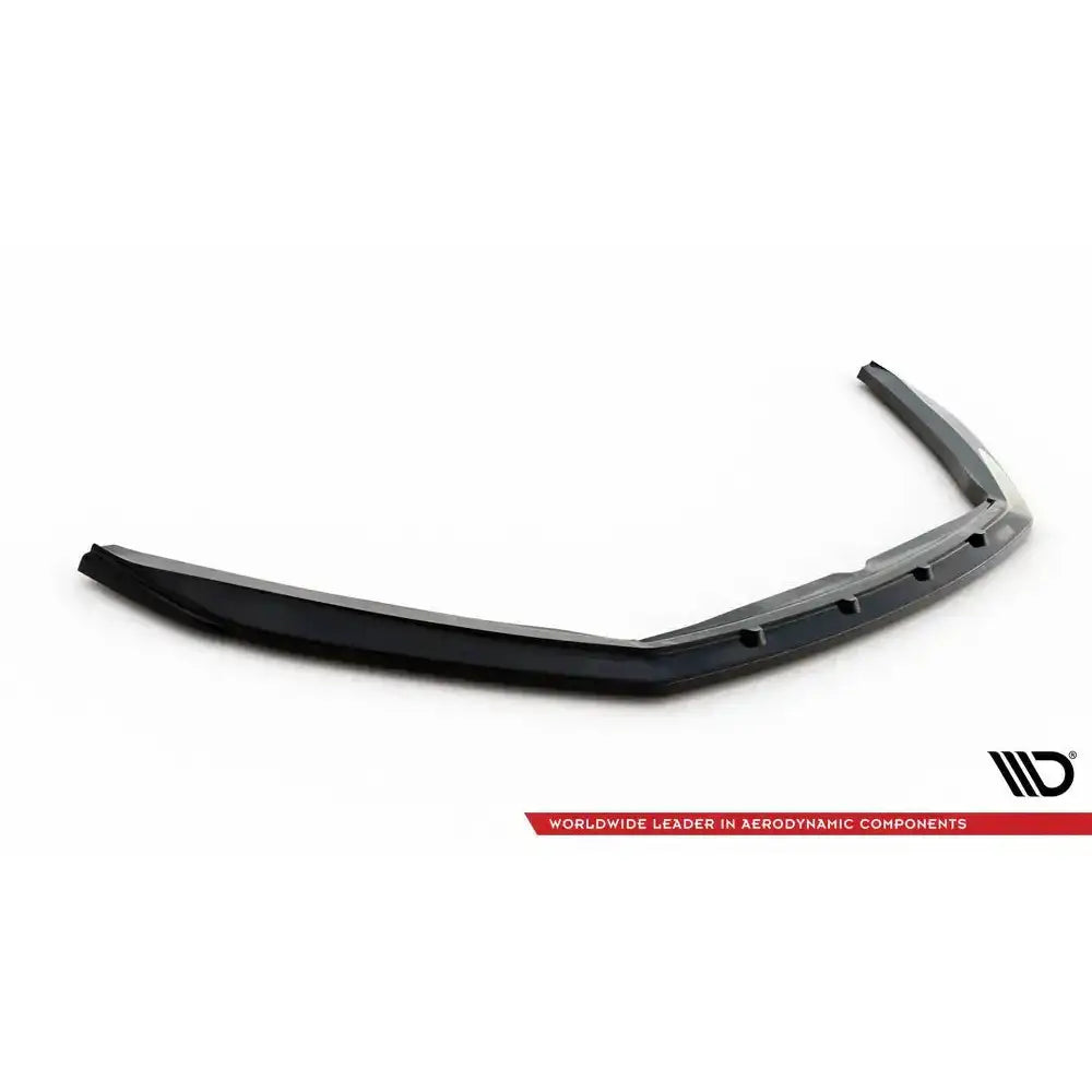 Frontspoiler Jaguar F-Type Mk1 Facelift V.1 sett ovenfra med innfelte hull og markert profil på hvit bakgrunn.