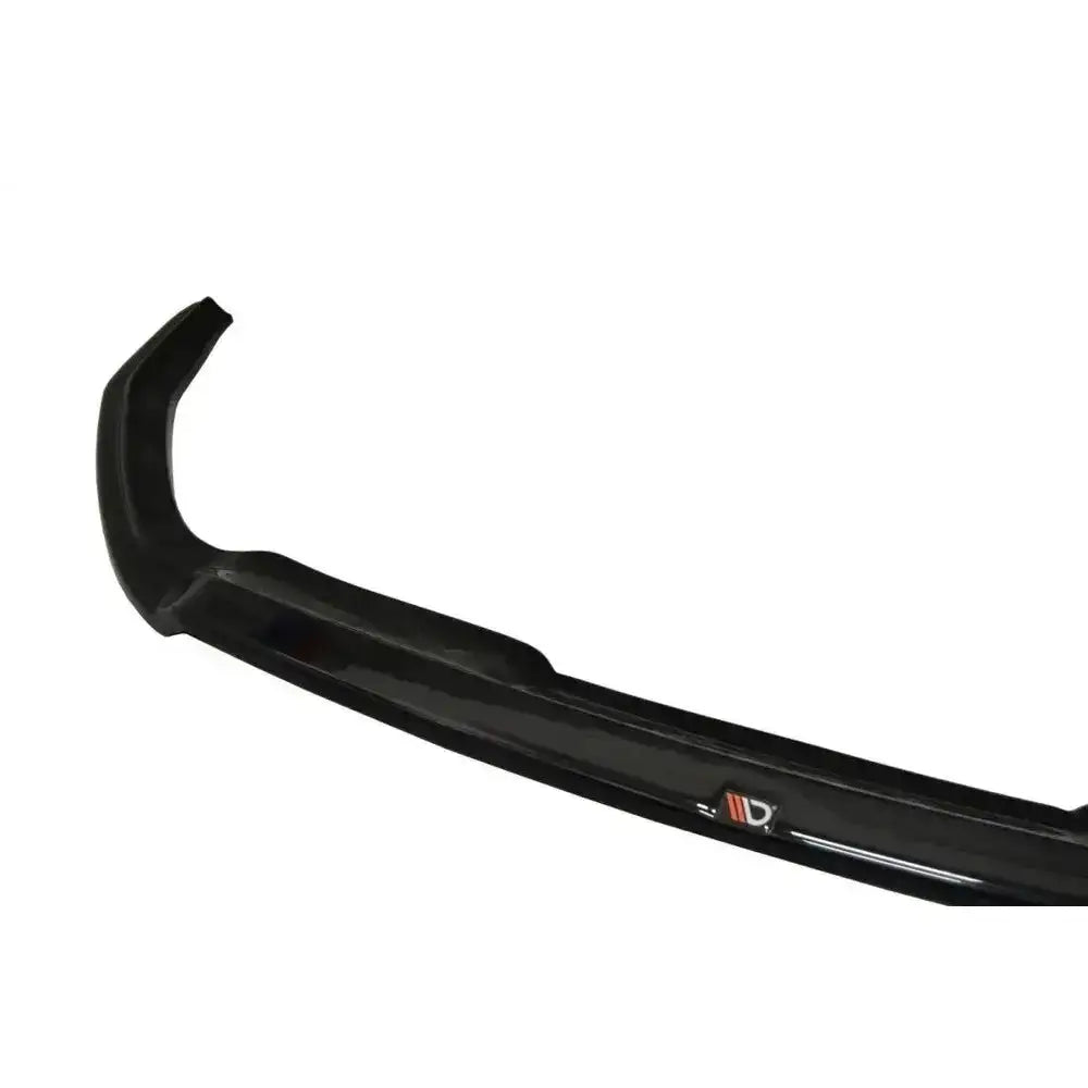 Spoiler til Lexus NX Mk1 V.1 i svart glanset finish, sett skrått ovenfra med synlig logo på siden.