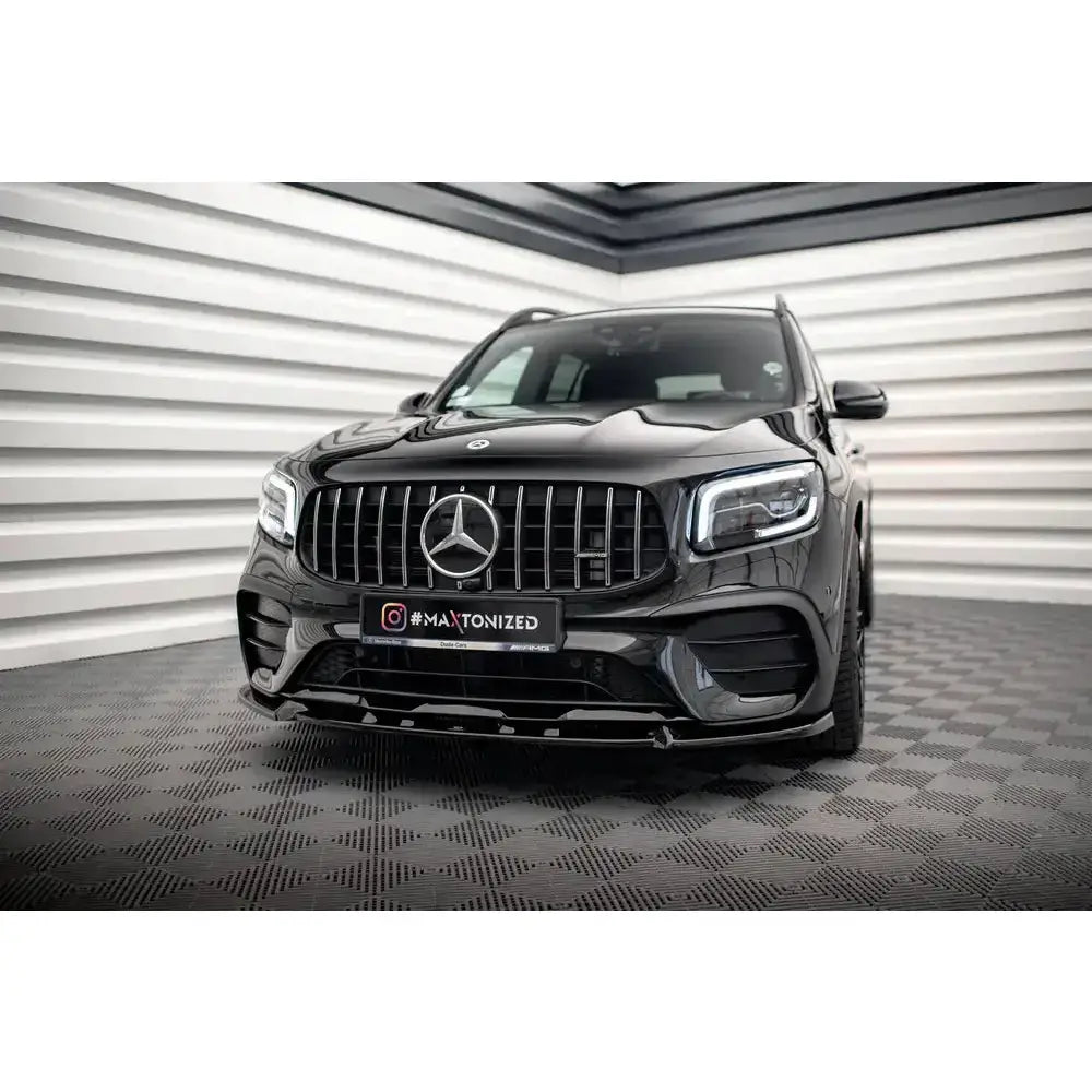 Front splitter på Mercedes GLB 35 X247, sort SUV sett forfra med markant grill og LED-lykter.