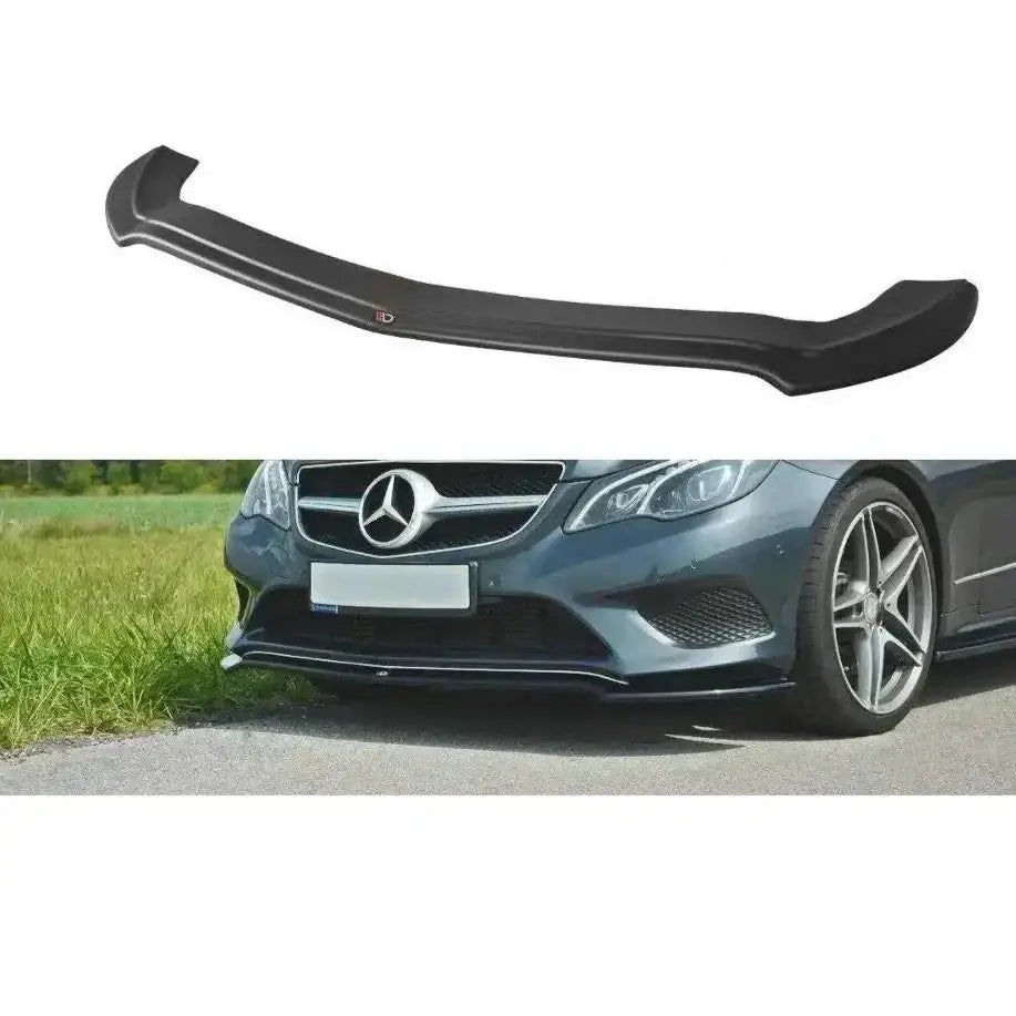 Frontleppe V.1 til Mercedes E-Klasse A207/C207, sort spoiler sett fra skrå vinkel på grå bil.