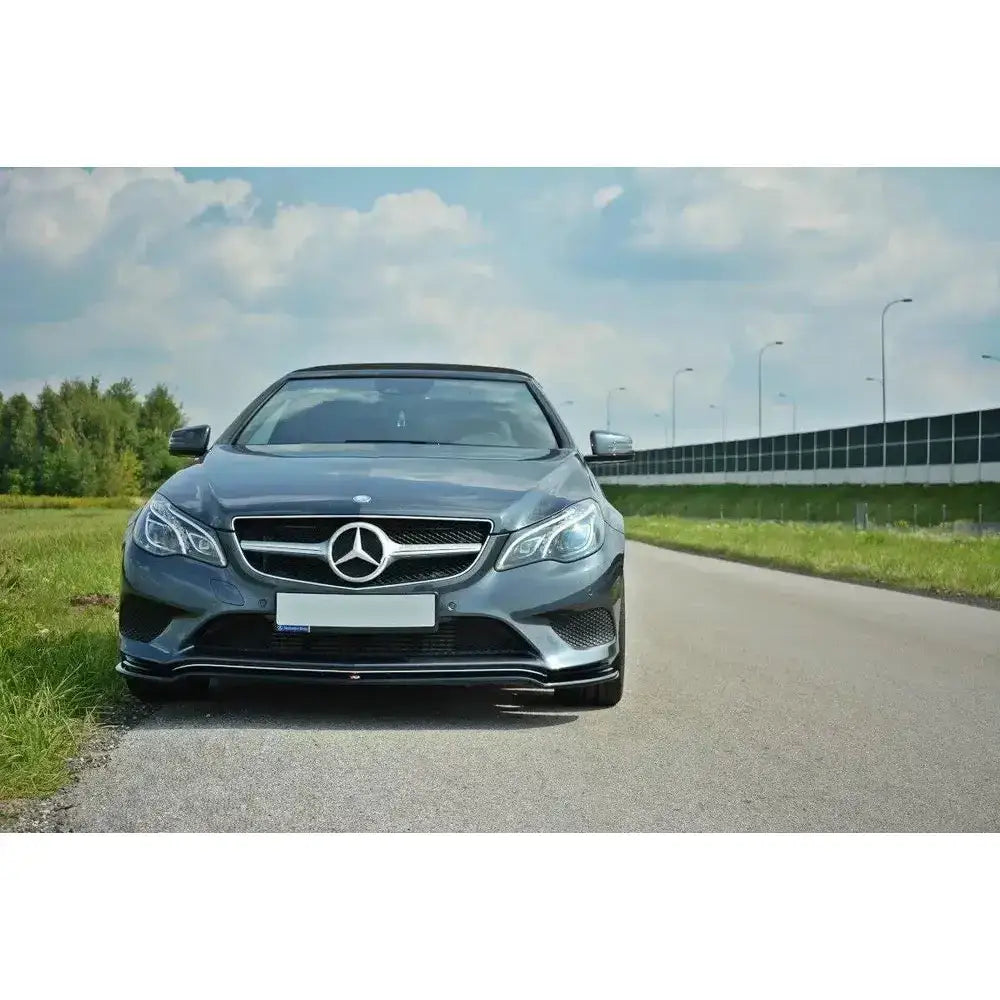 Frontspoiler på Mercedes E-Klasse A207/C207 V.1 sett forfra med markant grill og frontlykter.
