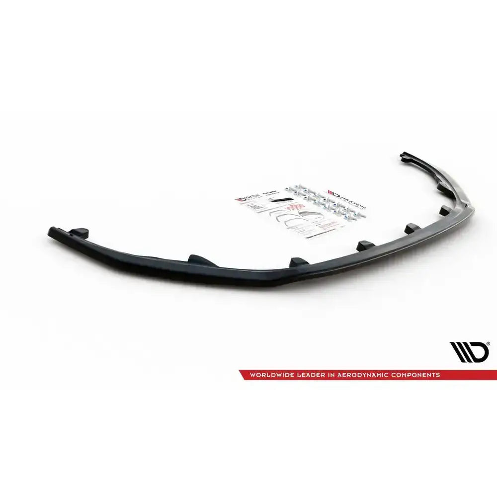 Front splitter Peugeot 308 Mk2 Facelift V.1 sett fra skrå vinkel med monteringsdeler på hvit bakgrunn.