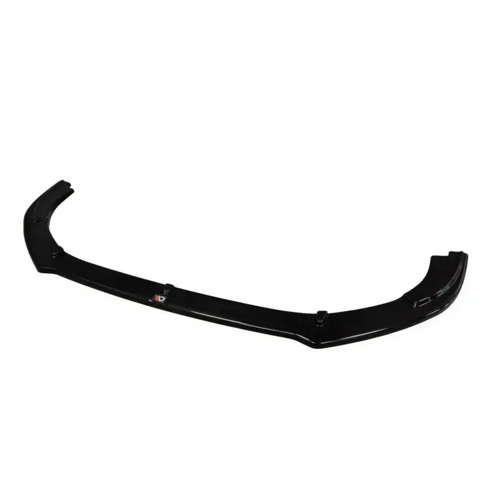 Frontleppe Peugeot RCZ Facelift V.1 i sort glanset finish sett skrått ovenfra med synlige monteringspunkter.