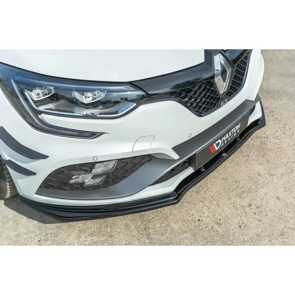 Frontleppe på Renault Megane IV Rs V.1 med sorte detaljer og markant sort frontsplitter.