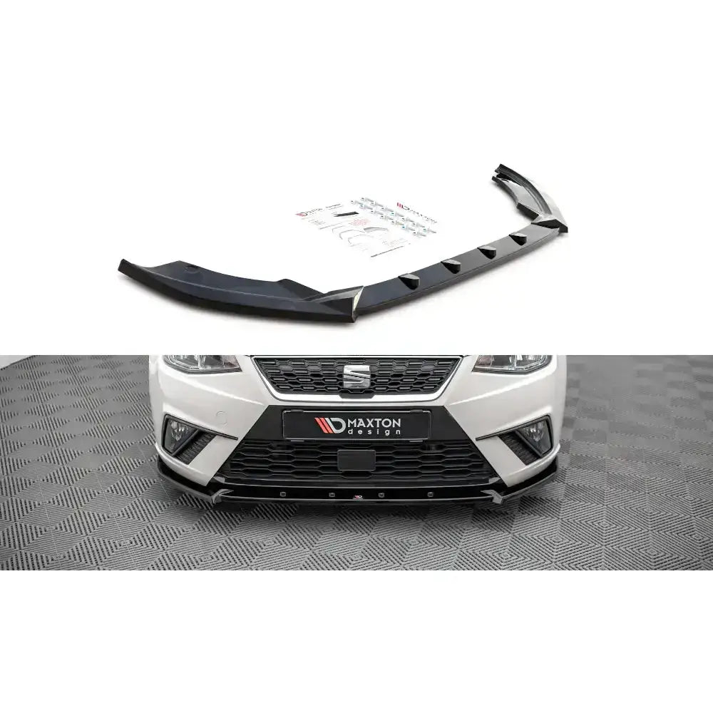 Frontspoiler til Seat Ibiza Mk5 V.1, sort splitter montert på hvit bil med synlige detaljer.