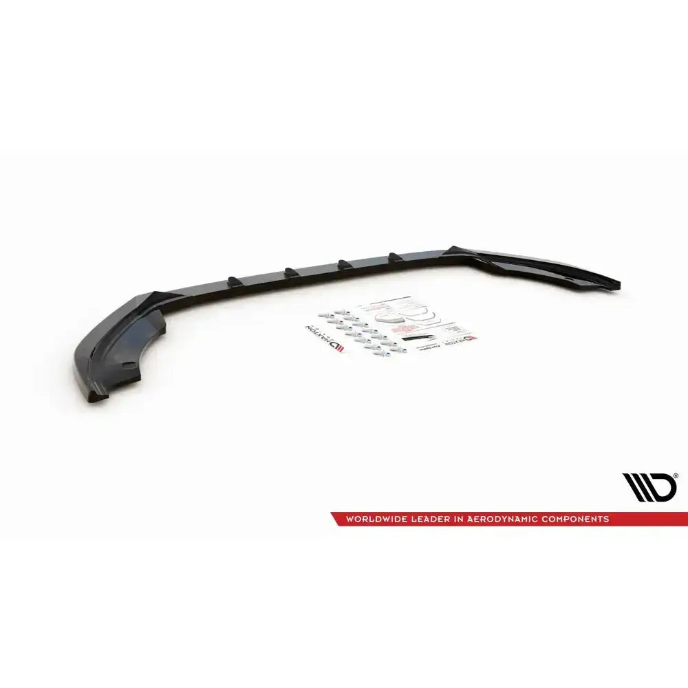 Front lip til Seat Ibiza Mk5 V.1 17-21 med montasjedeler og klistremerker på hvit bakgrunn.