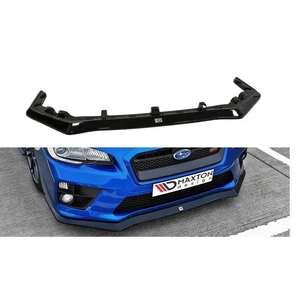 Frontspoiler Subaru Wrx Sti V.1 i sort plast vist alene og montert på blå bil med Maxton-logo.