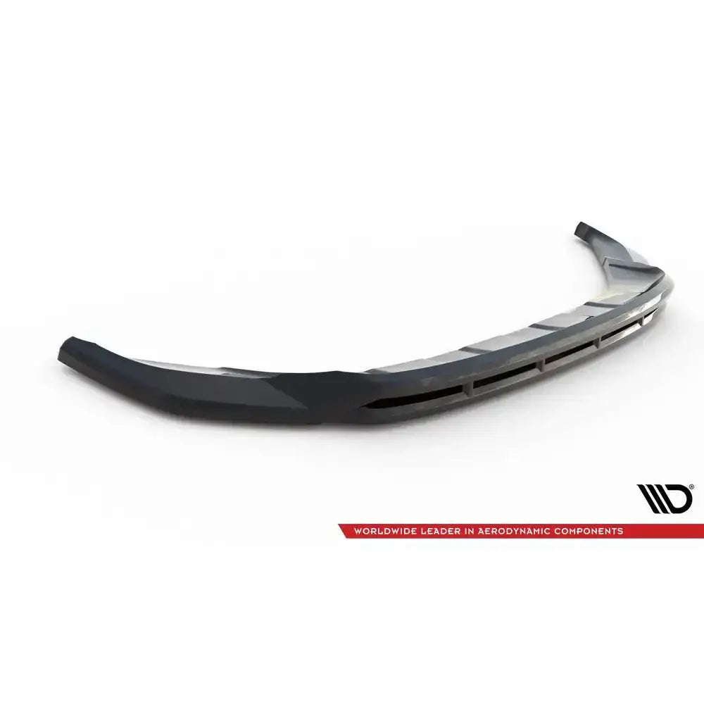 Front lip VW T-Roc R Mk1 Facelift V.1 svart frontspoiler i plast fra skrå vinkel mot høyre.