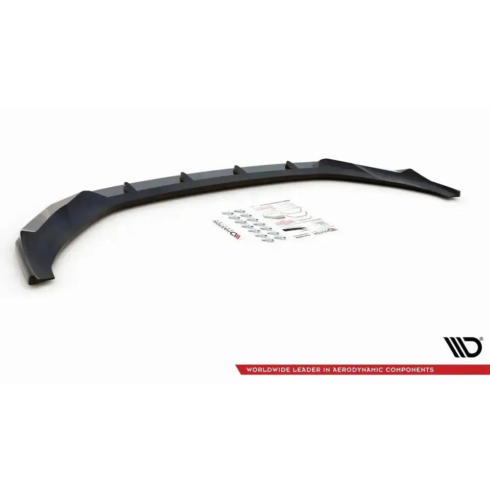 Front lip Audi A7 C8 V.2 sort plast sett ovenfra med monteringsdetaljer og skruer på hvit bakgrunn.