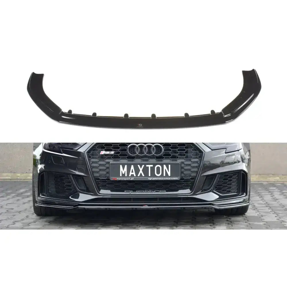 Frontspoiler Audi RS3 8V FL V.2 i sort glanset plast, montert på svart bil sett forfra.