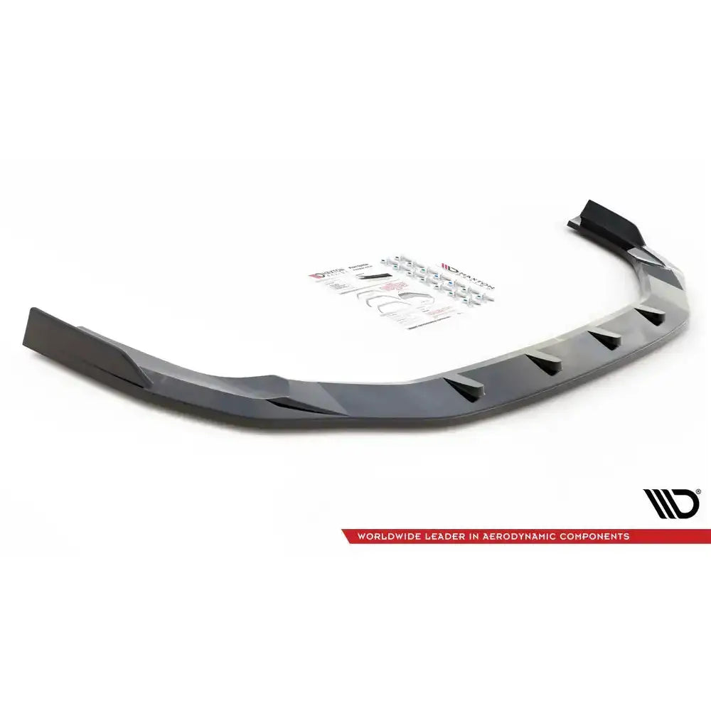 Front splitter til Audi RS3 8Y V.2, sort plast med monteringssett og instruksjoner synlig bak.