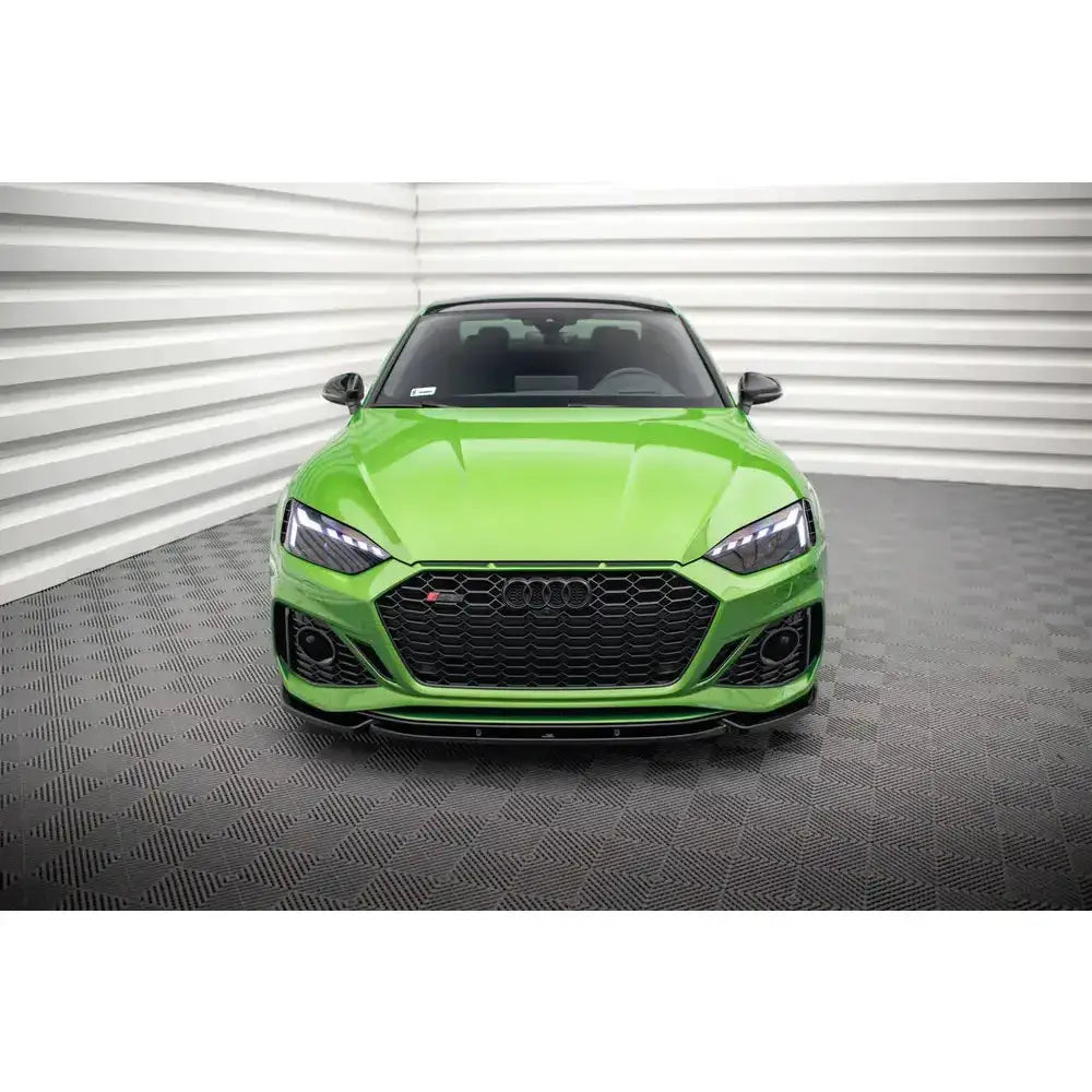 Frontleppe på Audi RS5 F5 Facelift V.2, grønn bil forfra med sort grill og LED-frontlykter innendørs.