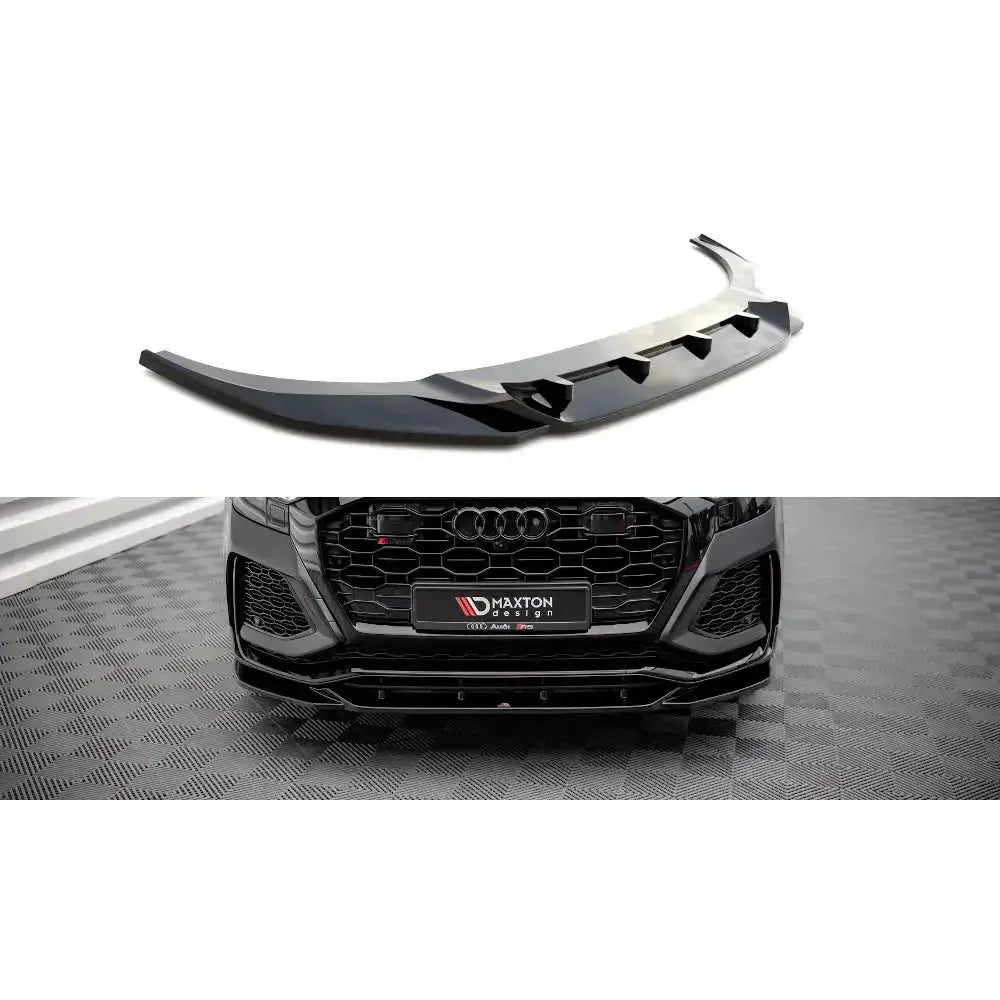 Frontleppe til Audi RSQ8 Mk1 V.2 i sort blank plast, vist separat og montert forfra på bilen.