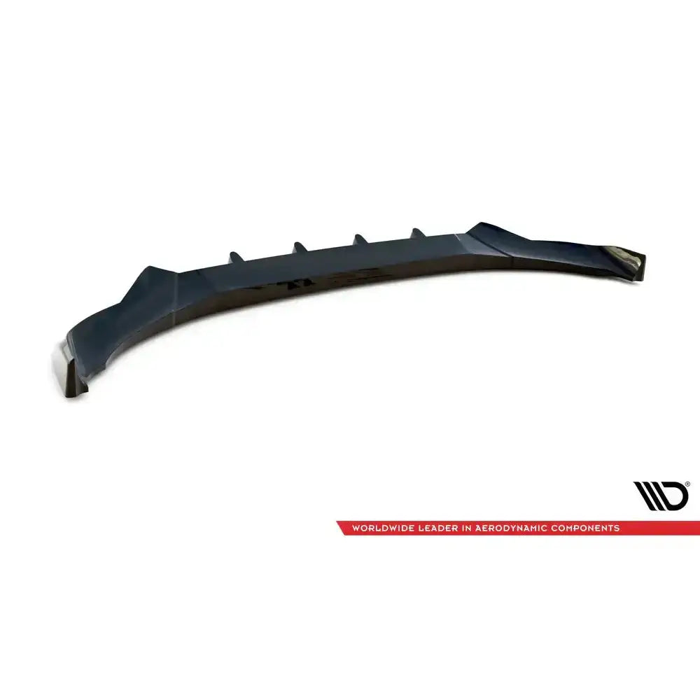 Frontspoiler BMW X4 M-Pack G02 Facelift 21- V.2 med aerodynamiske finner sett skrått ovenfra.