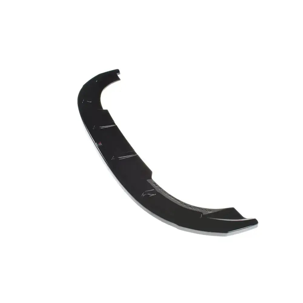 Frontspoiler Fiat 500 Abarth Mk1 V.2 i sort plast, sett skrått ovenfra med markerte linjer mot hvit bakgrunn.