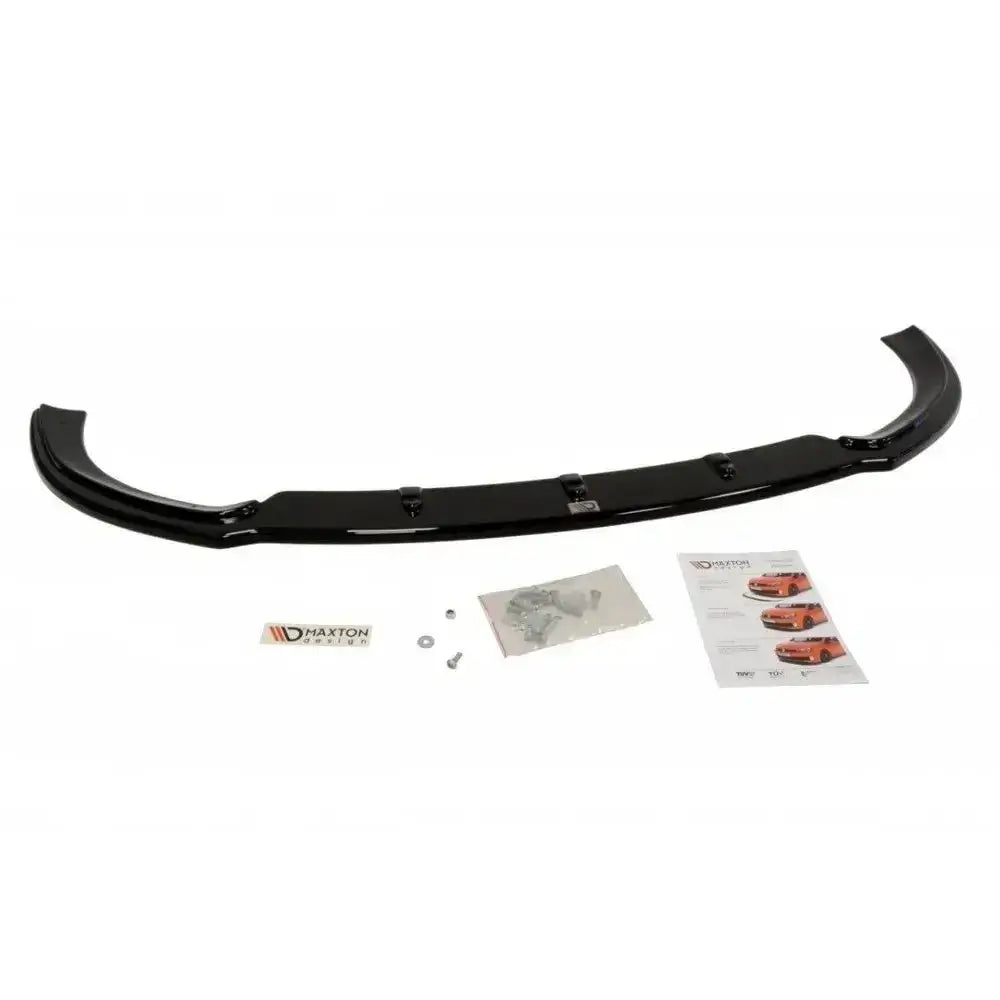 Front lip til Ford Focus Mk2 RS V.3 i sort blank plast med monteringsutstyr og instruksjoner.