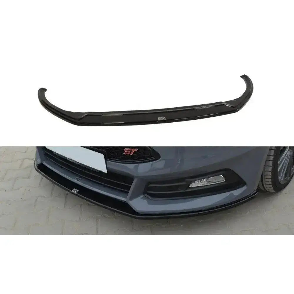 Frontspoiler til Ford Focus ST Mk3 Facelift V.2, sort plast, montert og separat foran på bilen.
