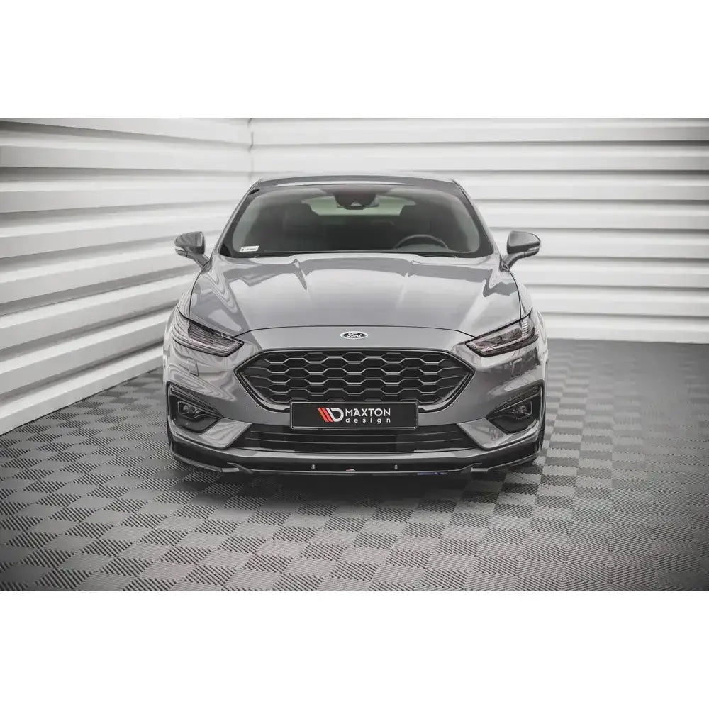 Frontleppe til Ford Mondeo ST-Line Mk5 Facelift 19- V.2 på grå bil med svarte detaljer foran.