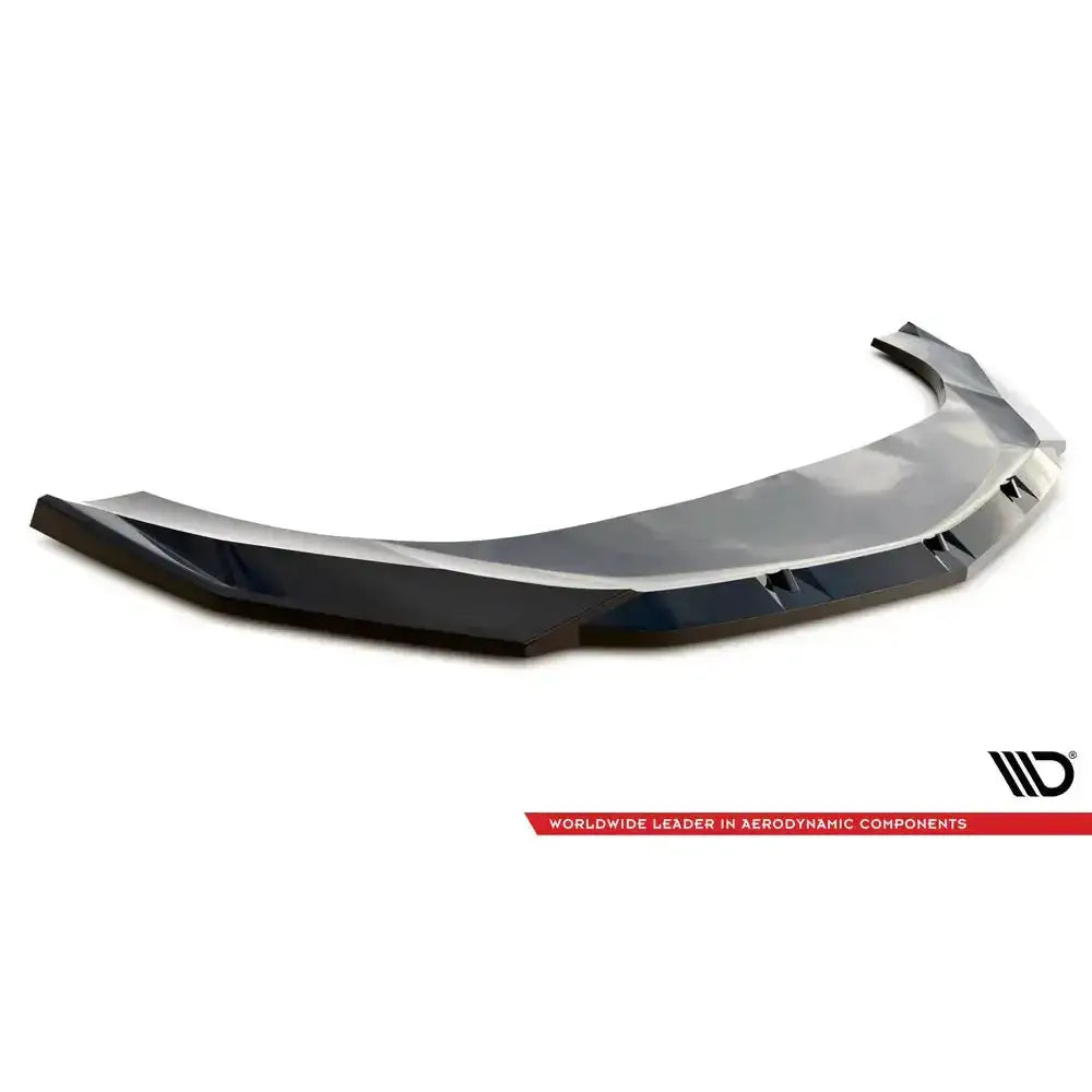 Front lip til Lamborghini Urus Mk1 V.2, sort blank plast med markerte vinkler, skrå vinkel mot høyre.