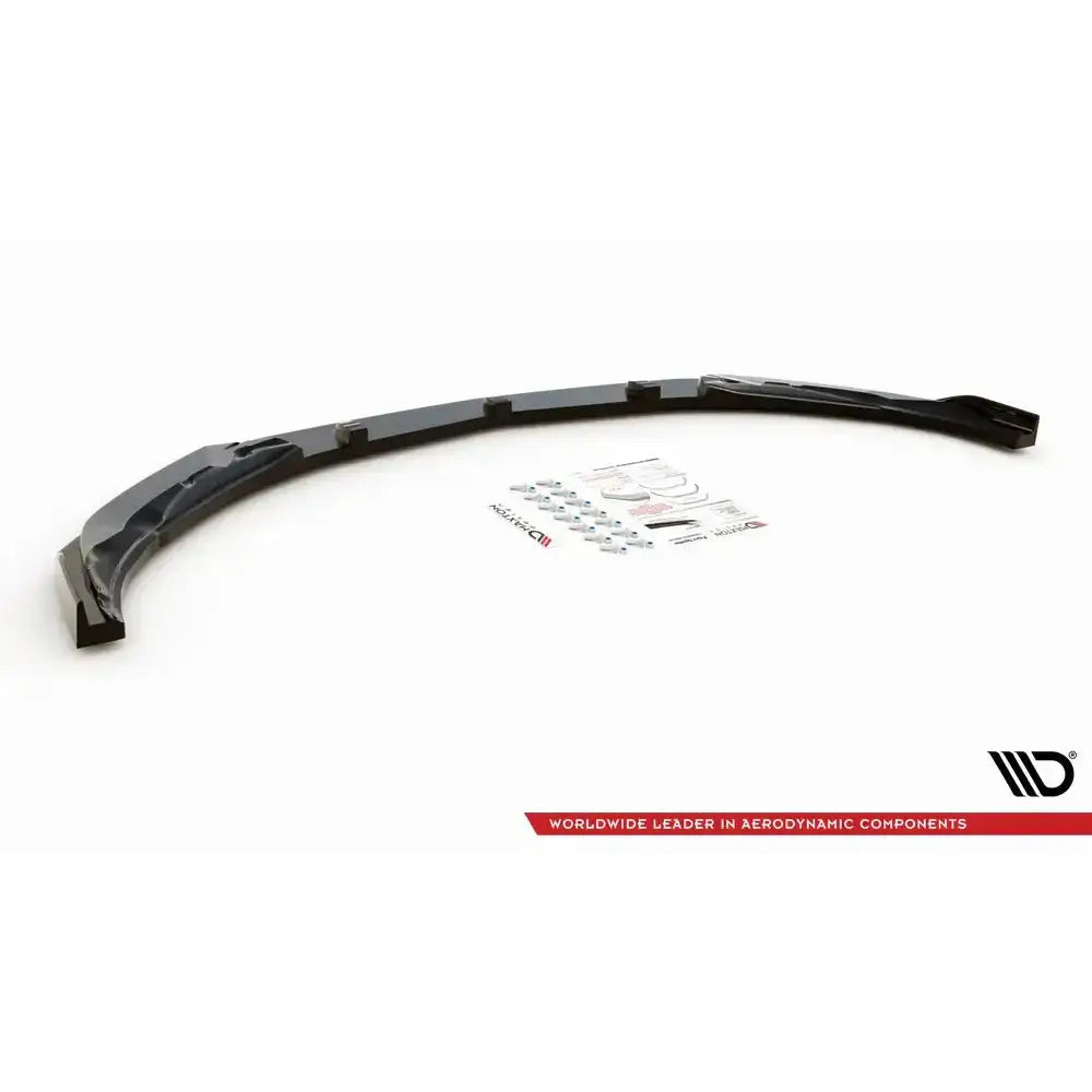 Front lip Mercedes C63 AMG Coupe C205 V.2 med monteringsutstyr og klistremerker på hvit bakgrunn.