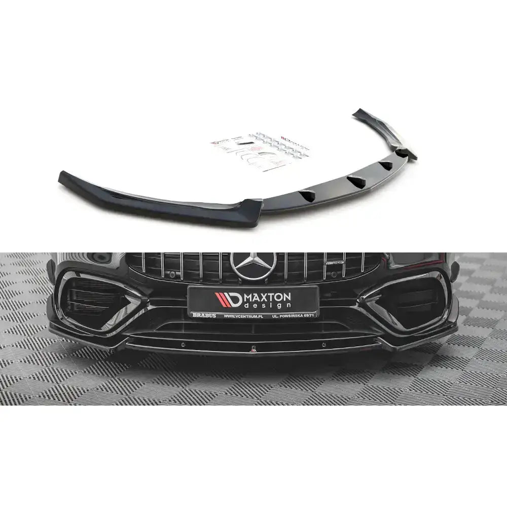Frontspoiler Mercedes CLA 45 V.2 Aero C118 i svart blank plast med monteringsutstyr og montert på bilfront.