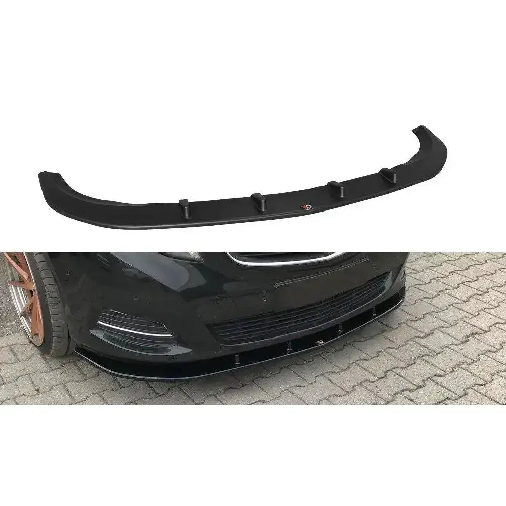 Frontspoiler Mercedes V-Klasse W447 V.2 i sort plast med markerte kanter, vist løst og montert på bil.