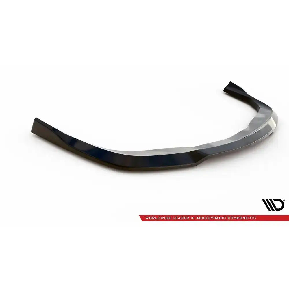 Front lip til Volvo C70 Mk1 V.3 i svart, blank plast med markerte vinkler mot hvit bakgrunn.