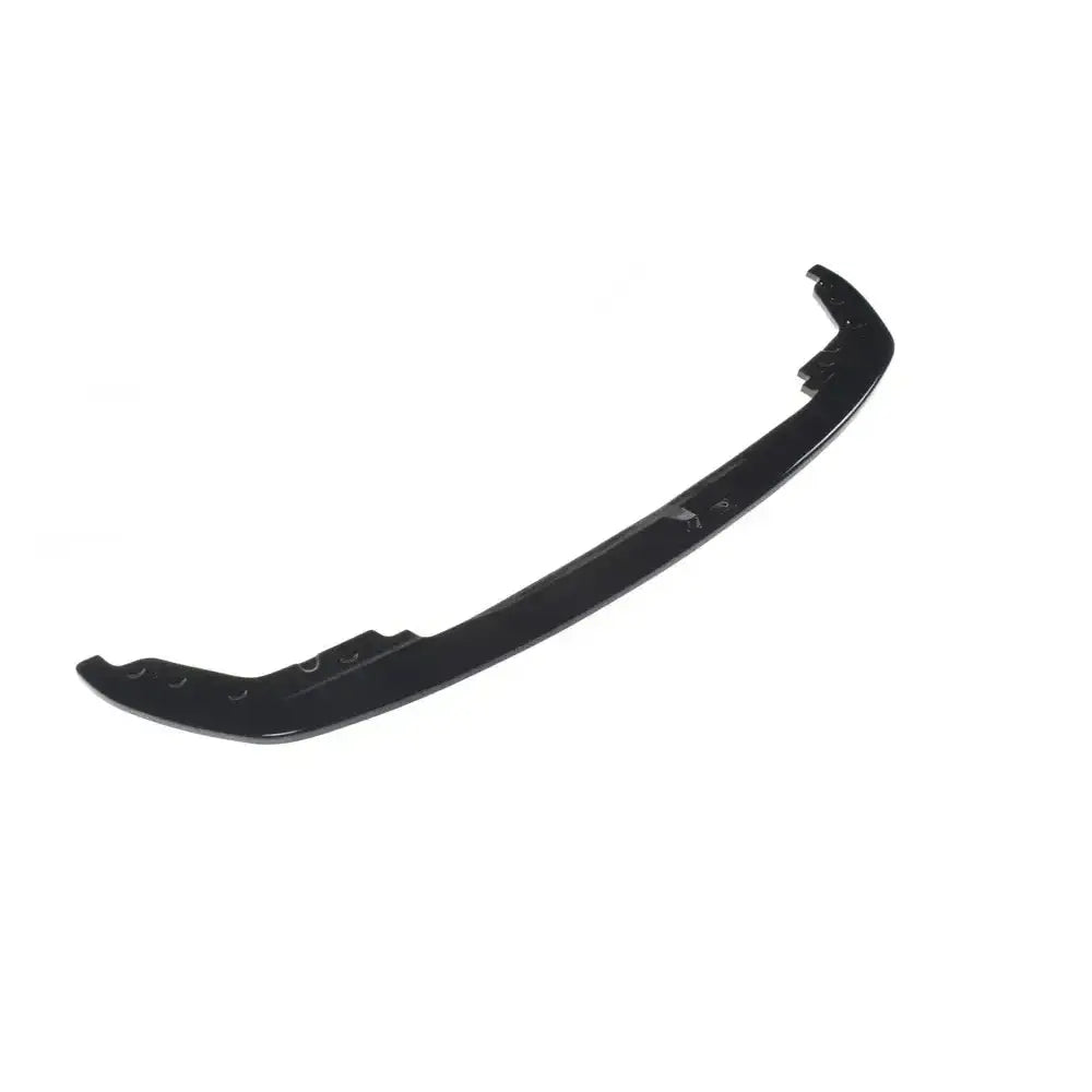 Frontspoiler BMW 3 G20 M-Pack V.3 i sort plast, skrå vinkel med synlige festepunkter mot hvit bakgrunn.