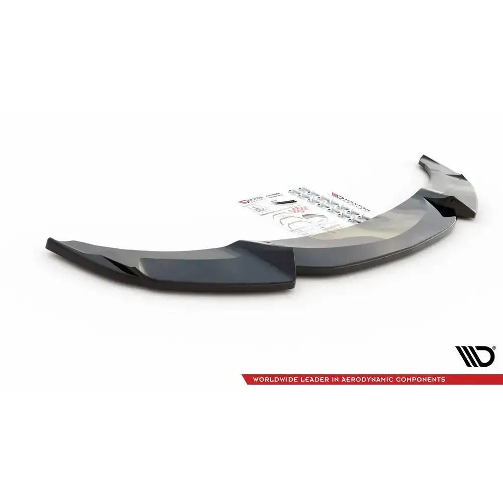 Frontleppe til BMW 5 F10/F11 M-Pack V.3, svart plastspoiler med monteringsutstyr på hvit bakgrunn.