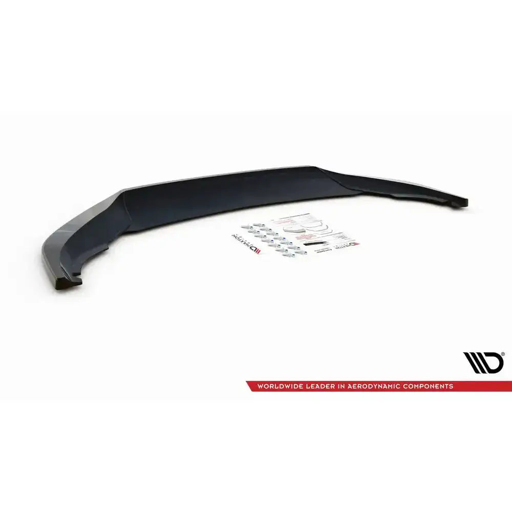 Front lip til Cupra Formentor V.3 20-, svart plast med monteringsutstyr og klistremerker sett skrått ovenfra.