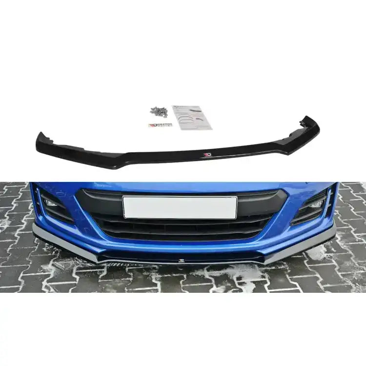 Frontspoiler Subaru Brz Facelift V.6 i sort plast, vist med monteringsutstyr og montert på blå bil.