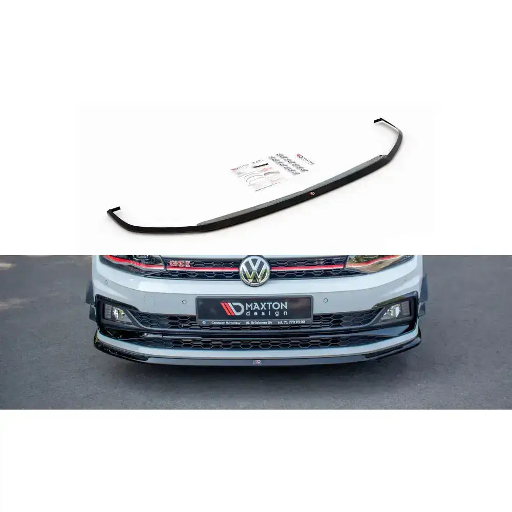 Frontspoiler VW Polo GTI MK6 V.3 i sort plast, vist montert og som løs del foran hvit bil.