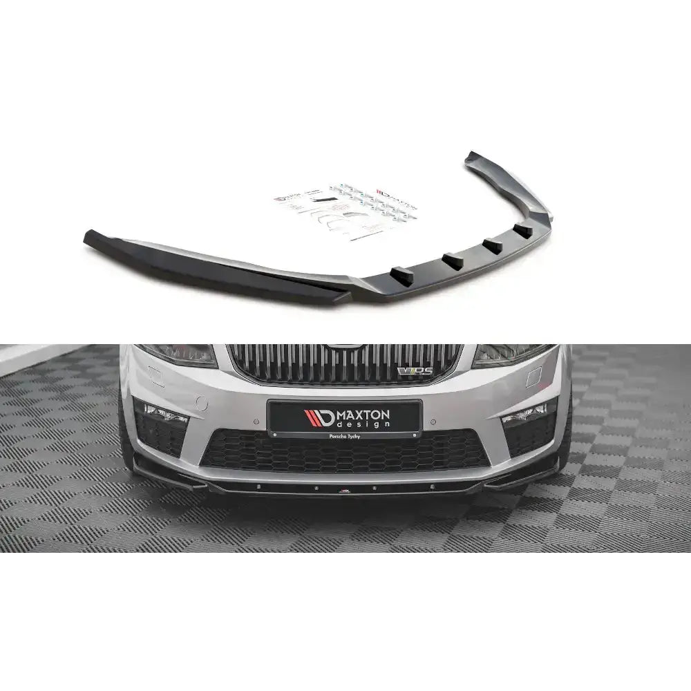 Frontspoiler Skoda Octavia RS Mk3 V.4 13-16 i sort plast med monteringsutstyr, vist montert på bilfront.