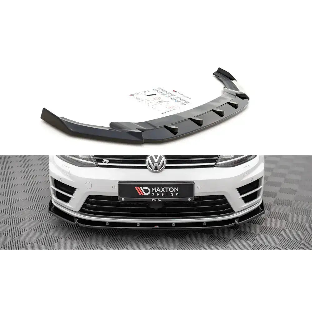 Frontspoiler til Volkswagen Golf R Mk7 V.4 montert på hvit bil, sporty design med markerte kanter.